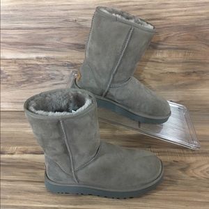 NEW UGG Classic Short II Boots Women Gray Size 10